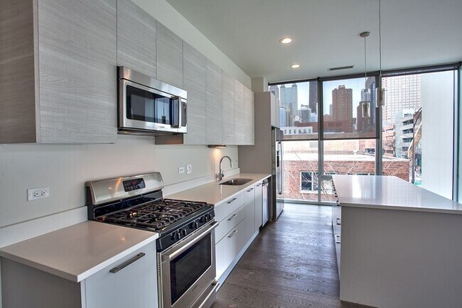 Foto del edificio - 868 N Franklin St