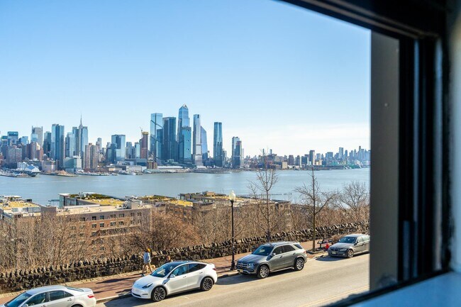Foto del edificio - 883 Boulevard E