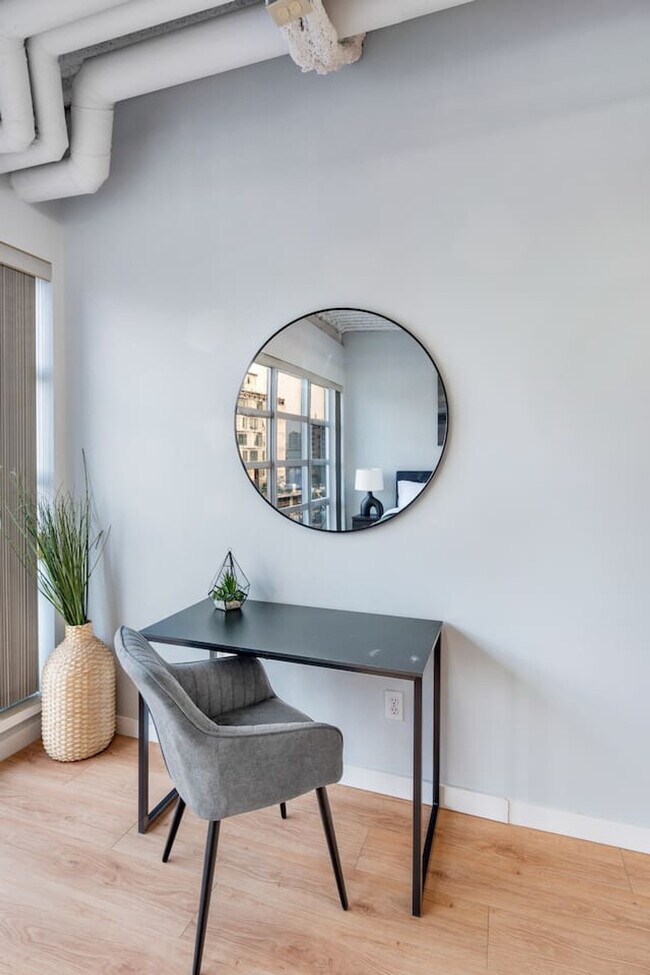 Photo du bâtiment - 350 E 2nd Ave