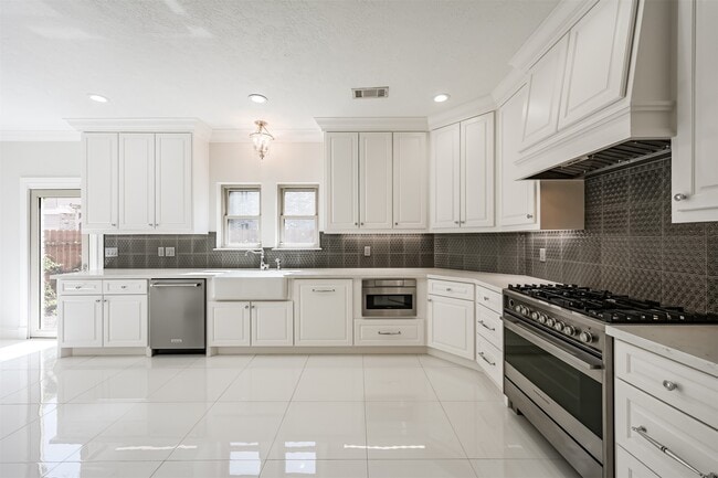 Building Photo - 207 Victoria Way