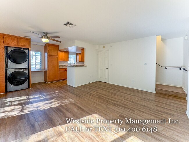 Foto del edificio - Mar Vista Townhouse Style 2BD + 2BA W/Roof...