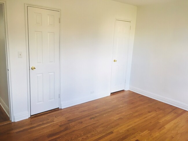 Building Photo - Lovely 2 bedroom co-op sublet available