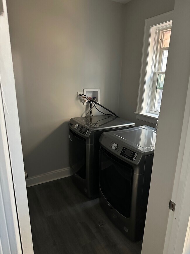 Building Photo - 7947 S Champlain Ave