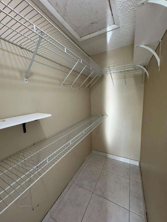 Building Photo - 10324 Boca Bend W