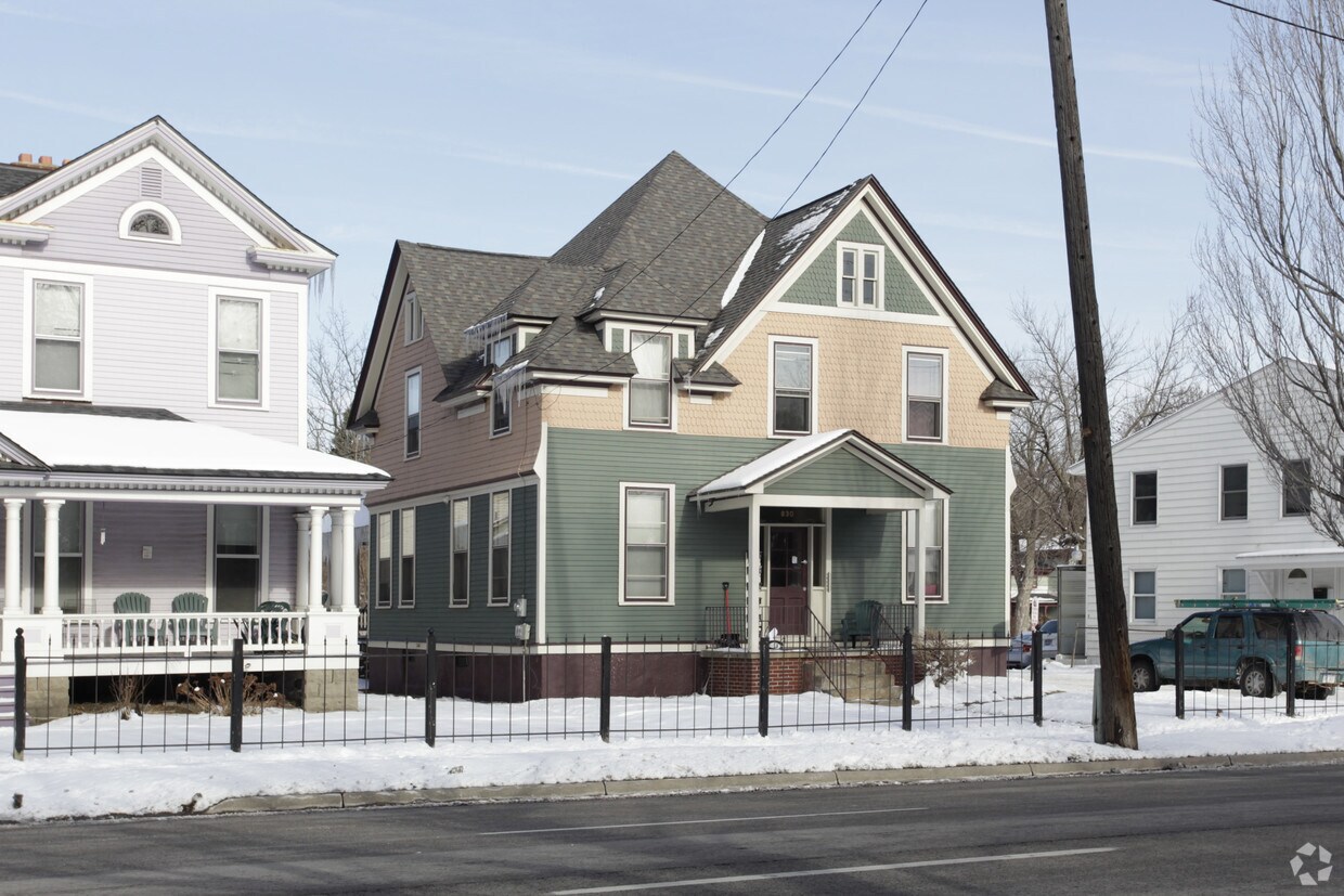 Foto del edificio - 830 W Main St