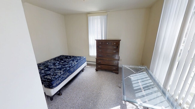 Main Floor Bedroom - 425 Church St
