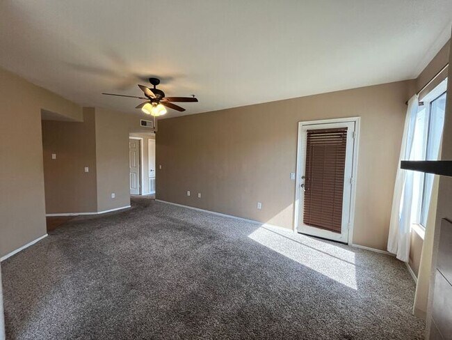 Building Photo - READY TO VIEW NOW! Beautiful 3 Bed 2 Bath ...