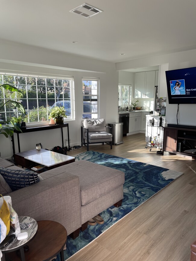 Building Photo - 9042 Carson St