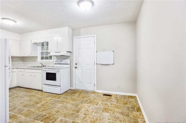 Building Photo - 828 Pilot Ave