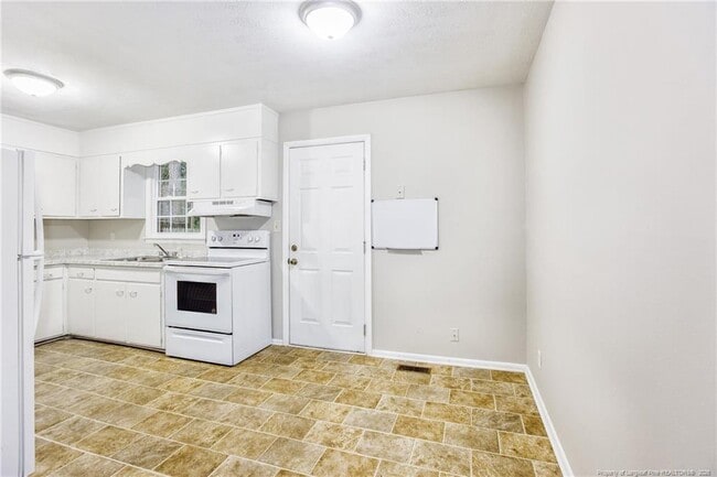 Foto del edificio - 828 Pilot Ave