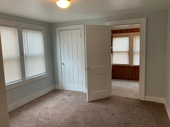 Foto del edificio - 720 Roselawn Ave