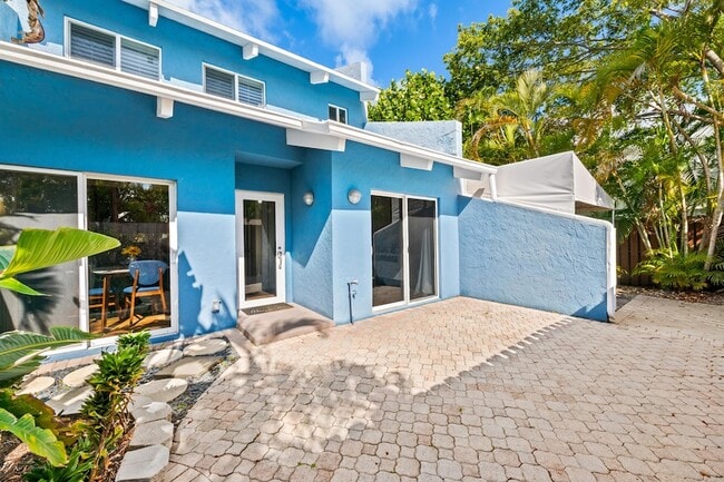 Building Photo - 219 NE 17th Ave