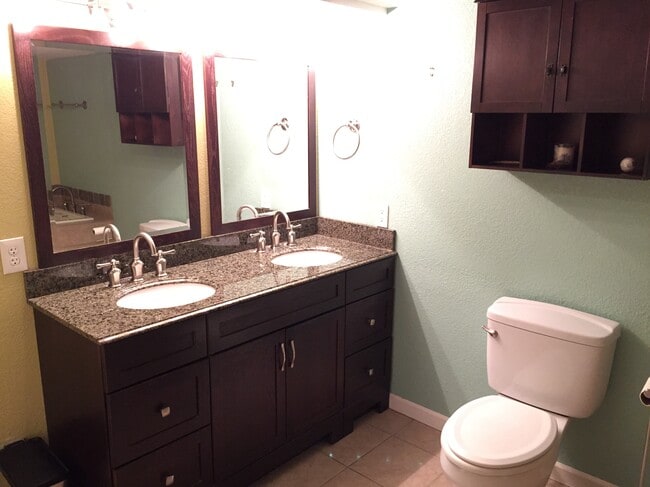 Master bath - 4660 Perry St