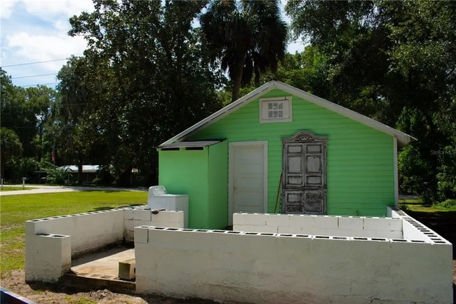 Building Photo - 1 Bed 1 Bath Home Pet Friendly Section 8 &...