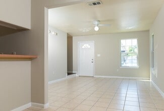 Building Photo - 815 Cravens St