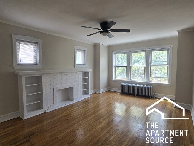 Building Photo - 2956 W Belle Plaine Ave
