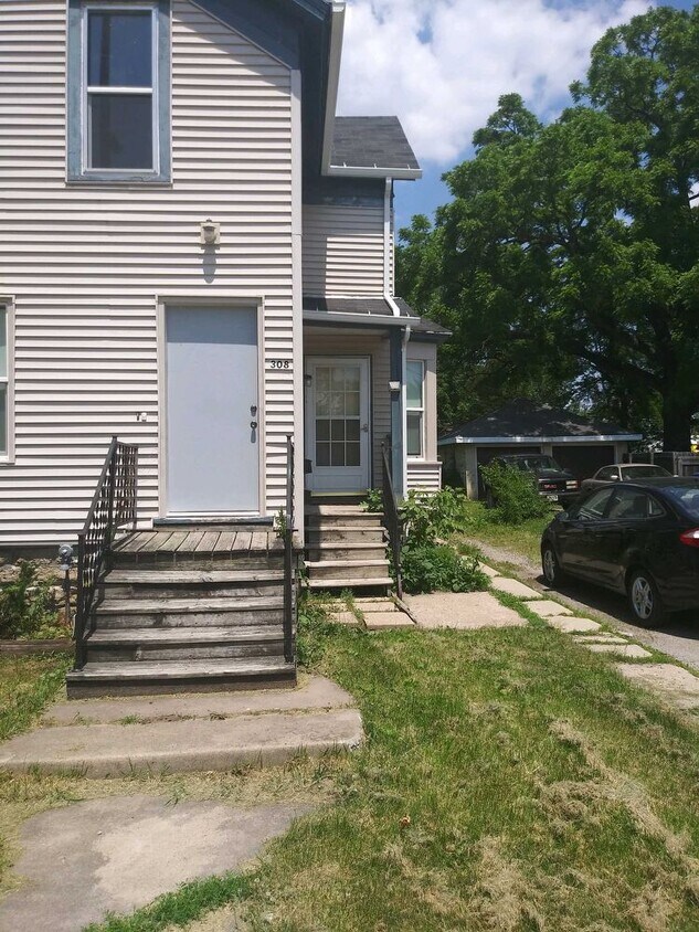 308 E Parkway Ave, Oshkosh, WI 54901 Room for Rent in Oshkosh, WI