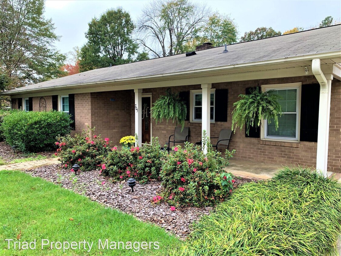 Primary Photo - 3 br, 2 bath House - 705 Pamlico Drive