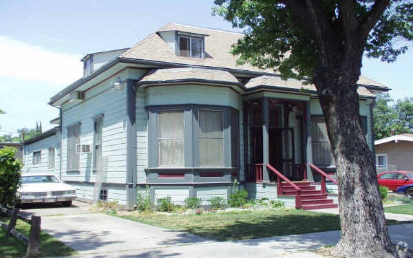 Primary Photo - 215 Semple St