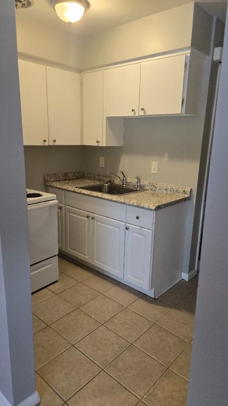 Building Photo - 705 E Bennett Ave