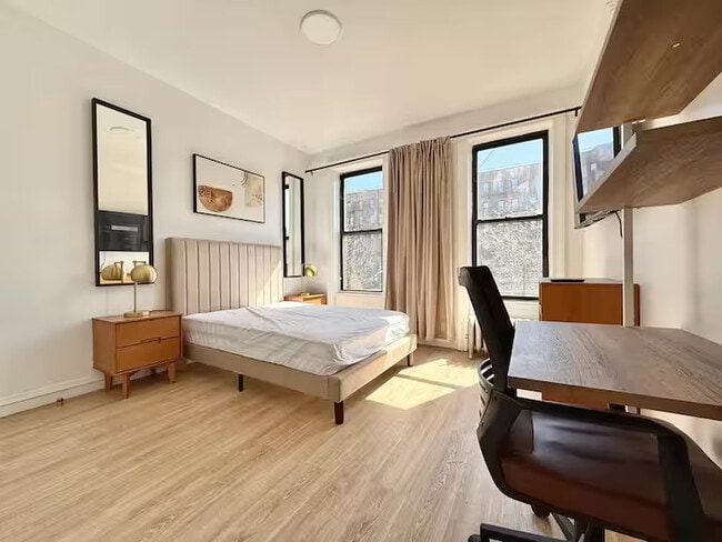 Building Photo - Nice room in a good neighborhood