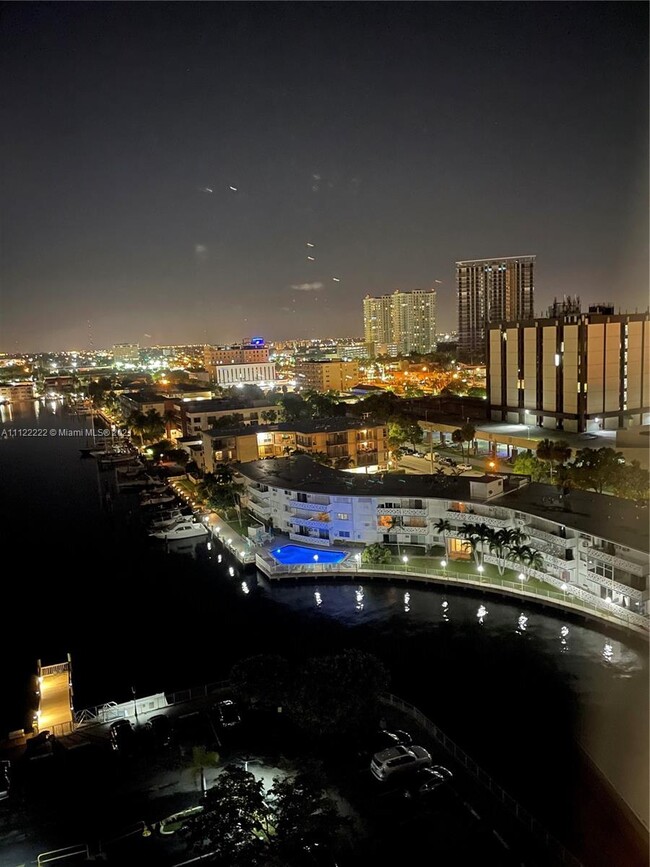 Foto del edificio - 100 Golden Isles Dr