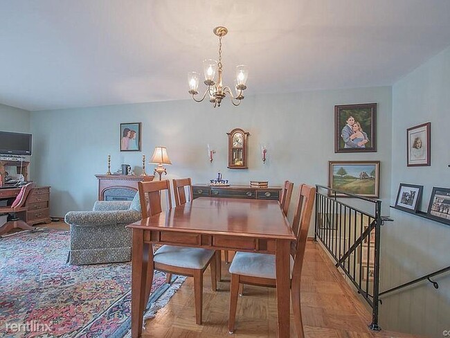 Building Photo - 2 br, 1.5 bath Condo - 5 Red Fox Ln