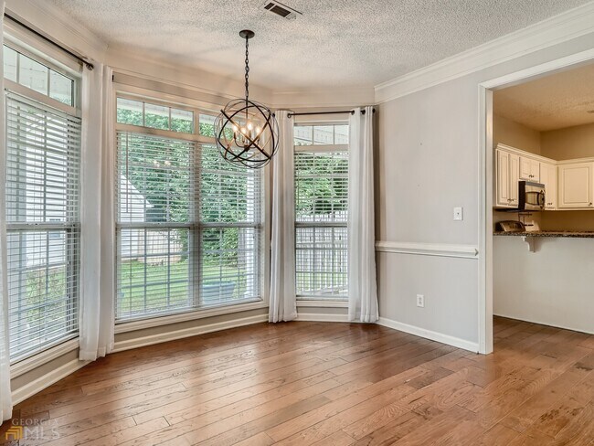 Foto del edificio - 128 Pine Crescent