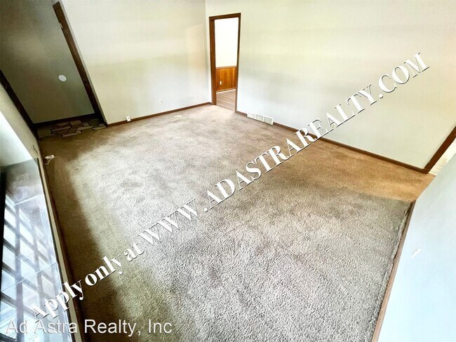 Foto del edificio - 2 br, 1.5 bath House - 15016 E 46th St