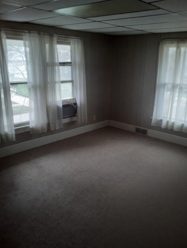 Foto del edificio - 325 E Chestnut St