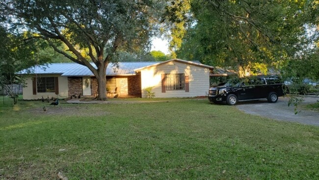 Building Photo - 18521 SW 134th Ave