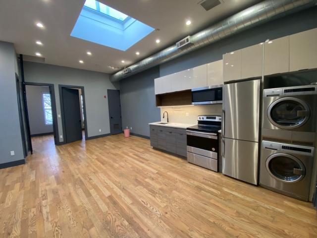 Foto principal - 4 bedroom in BROOKLYN NY 11221