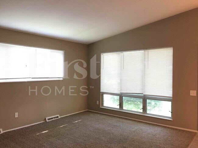 Foto del edificio - 2560 Pheasant Dr