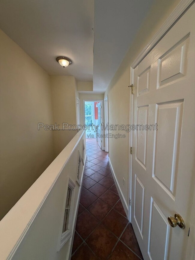 Building Photo - 3120 Parkwood Ave