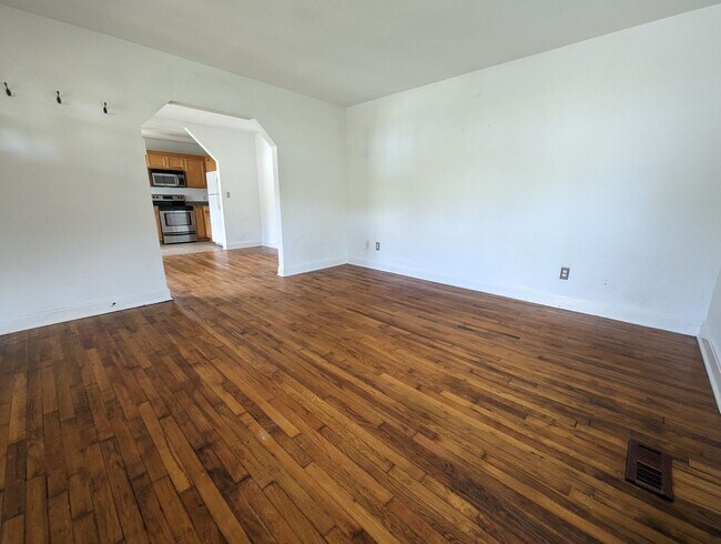 Foto del edificio - Adorable East Nashville Cottage with HUGE fully-fenced backyard!