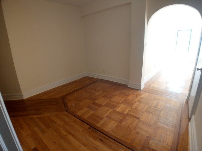 Foto del edificio - 9747 Shore Rd