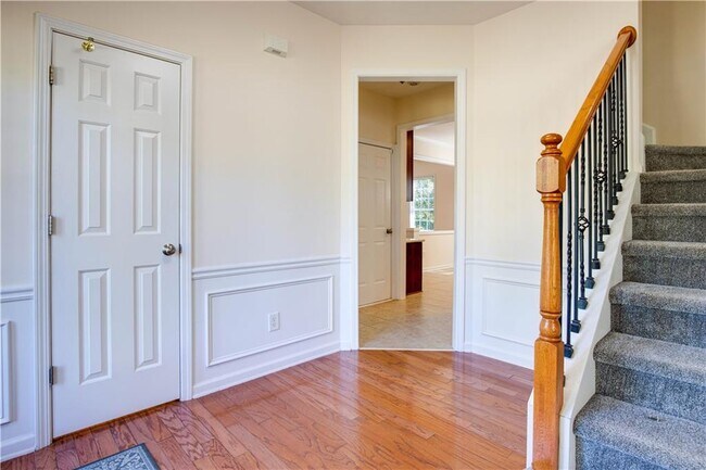 Building Photo - 2565 Vistoria Dr