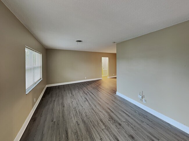Building Photo - 2060 NW 38th St