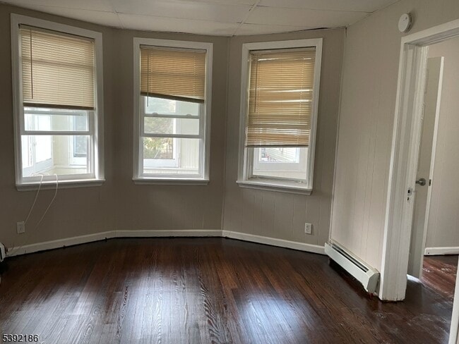 Foto del edificio - 384 E 9th Ave