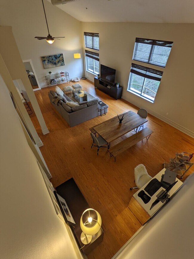 Foto del edificio - Beautiful furnished Penthouse loft in Elizabeth!