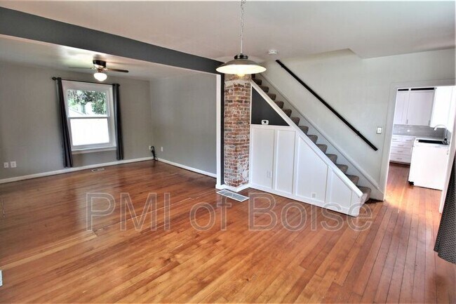 Building Photo - 3721 W Kootenai St