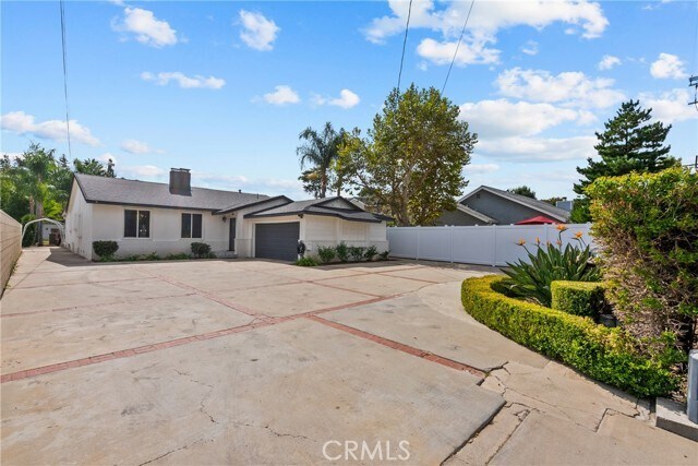 Foto del edificio - 23036 Burbank Blvd