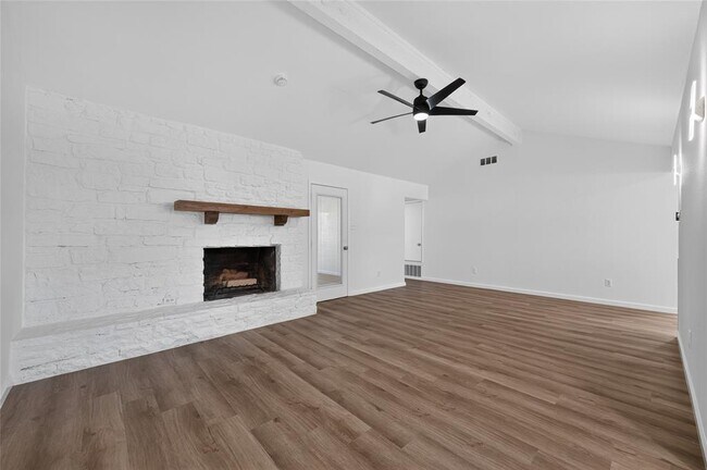 Foto del edificio - 503 Lakeway Dr
