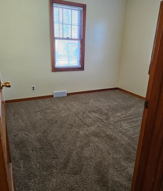 Building Photo - 1220 Oak Ave