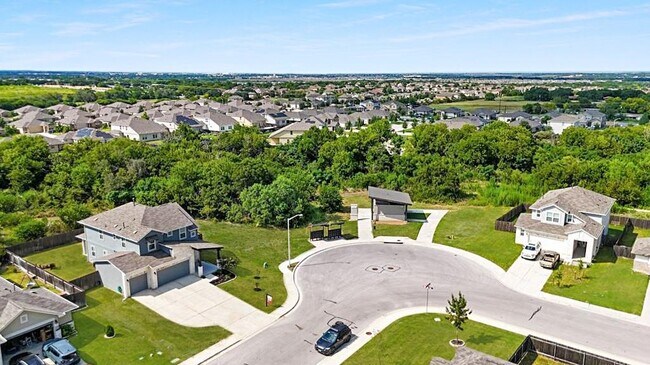 Foto del edificio - 112 Silver Springs Bend