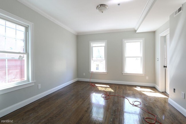 Foto del edificio - 3 br, 2 bath  - 66 Glen St