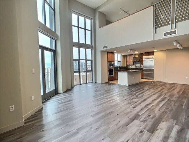Foto del edificio - Fantastic 2 Bed/2Bath Penthouse with Panor...