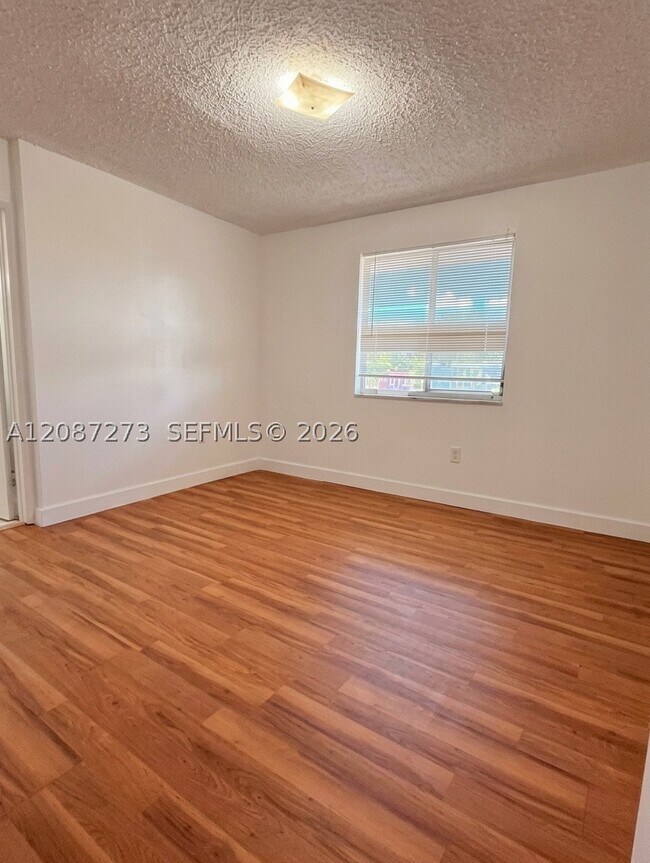 Foto del edificio - 291 NW 177th St