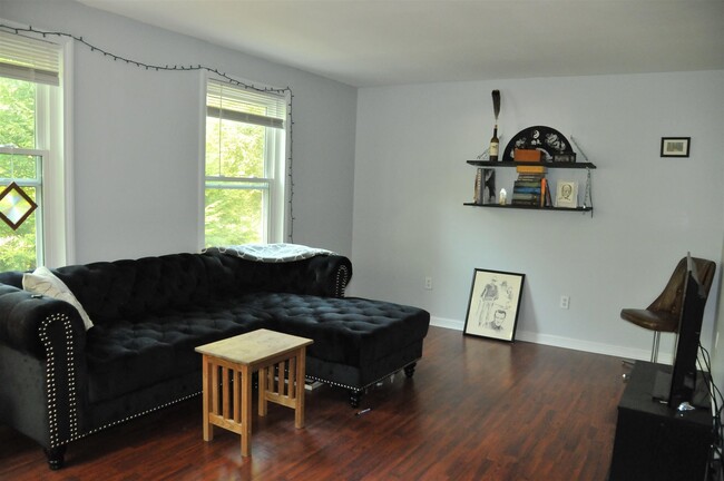 Foto del edificio - 640 River Rd