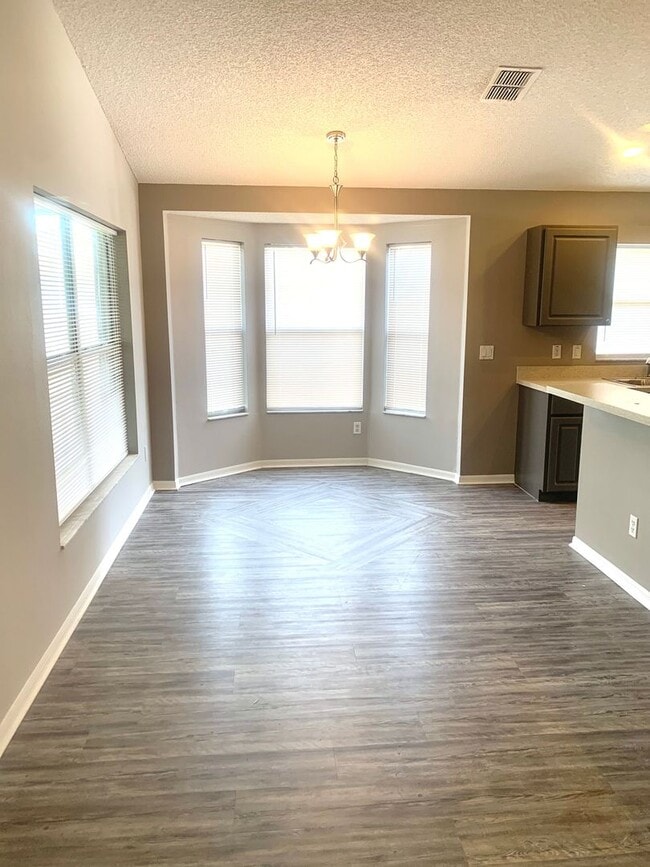Building Photo - FOR RENT!!! BEAUTIFUL AND UPDATED 3 BED 2 ...